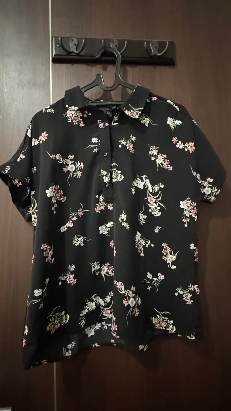 Executive Minimalist Casual Shirt Wanita white black photo 1
