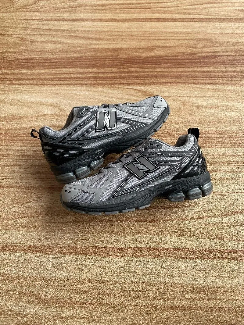 New Balance Casual Sneakers Pria gray photo 1