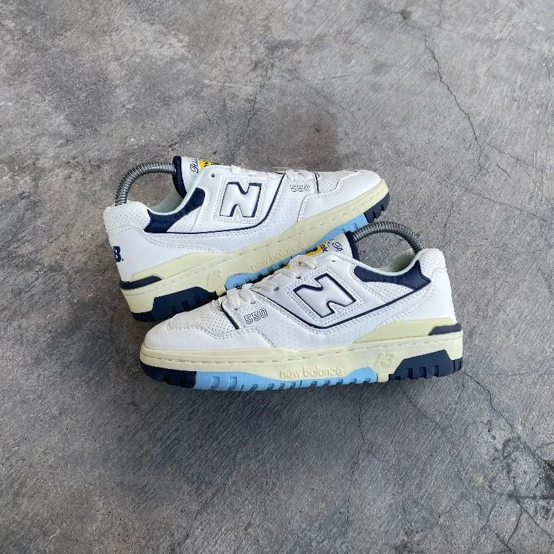 New Balance Casual Sneakers Pria white black photo 1