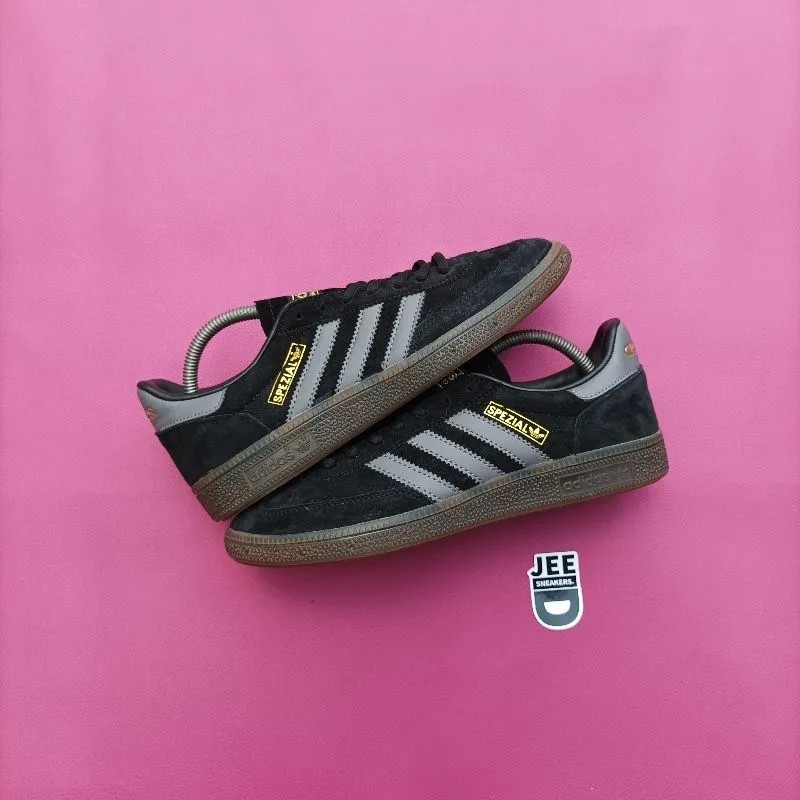 Adidas Streetwear Casual Sneakers Pria black gray photo 1