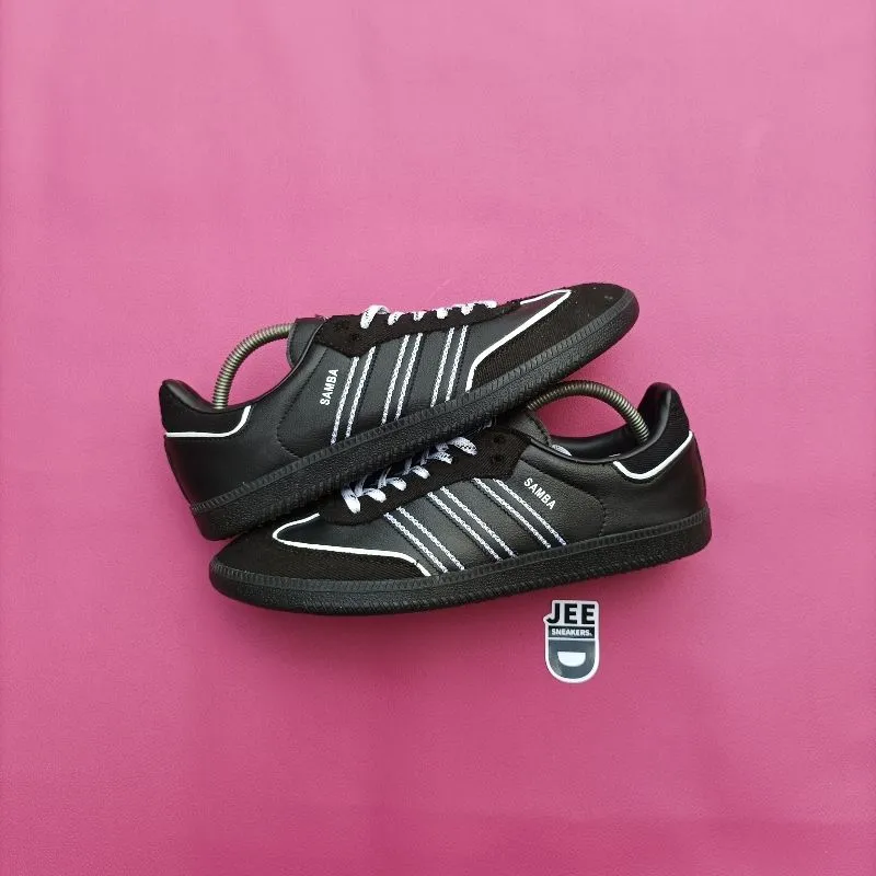 Adidas Streetwear Casual Sneakers Pria white black photo 1