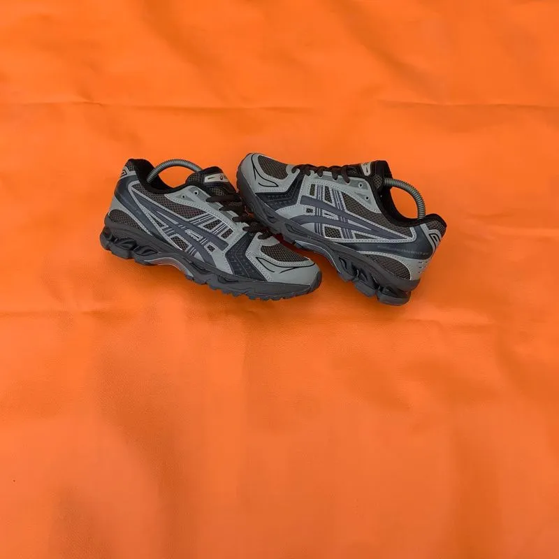 Asics Streetwear Sneakers Pria black gray photo 1