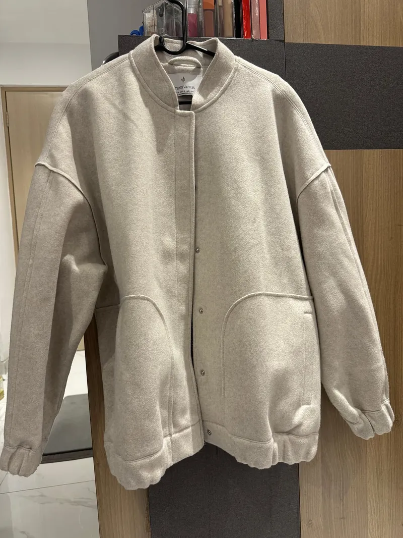 Stradivarius Casual Bomber jacket Wanita white photo 1