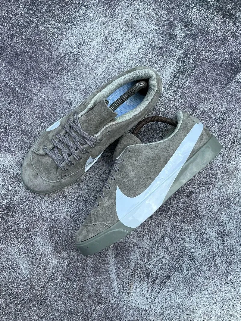 Nike Streetwear Sneakers Pria white gray photo 1