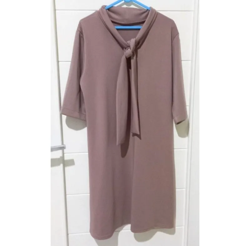 Minimalist Casual Casual dress Wanita tan photo 1