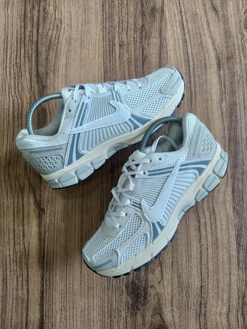 Nike Casual Sneakers Pria white photo 1
