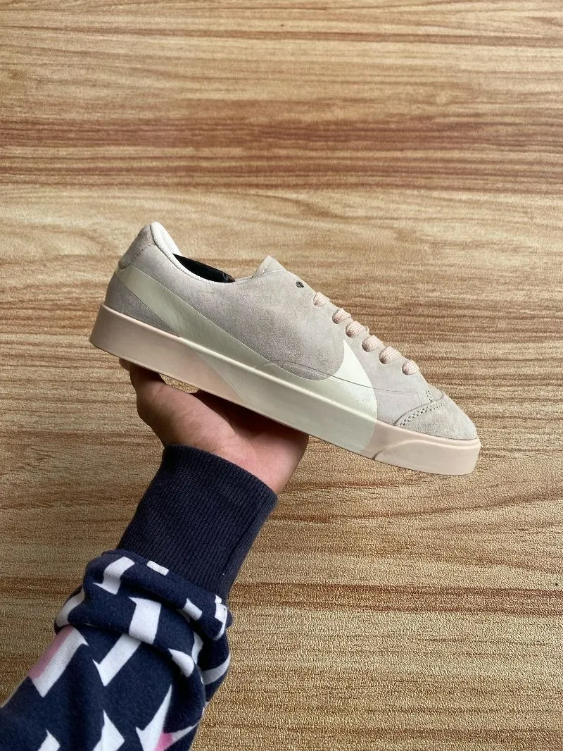 Nike Casual Sneakers Wanita white cream photo 1