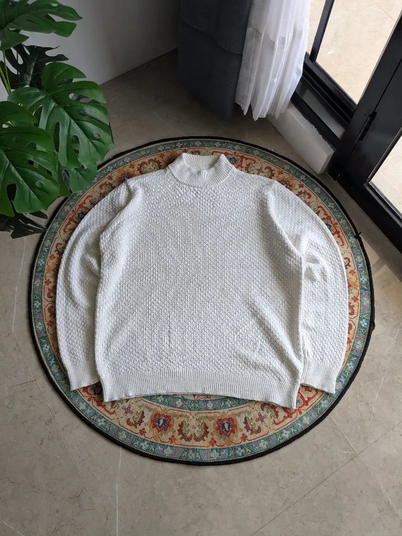 Uniqlo Luxury Minimalist Sweater Pria white photo 1