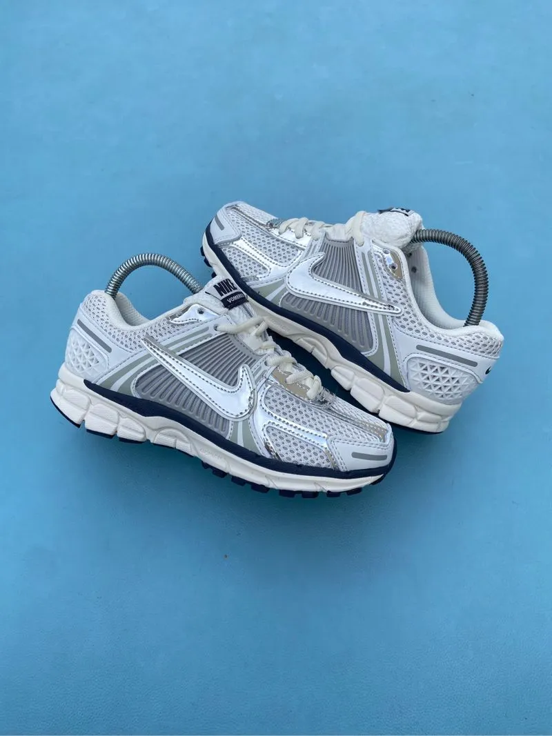 Nike Casual Sneakers Wanita white gray photo 1