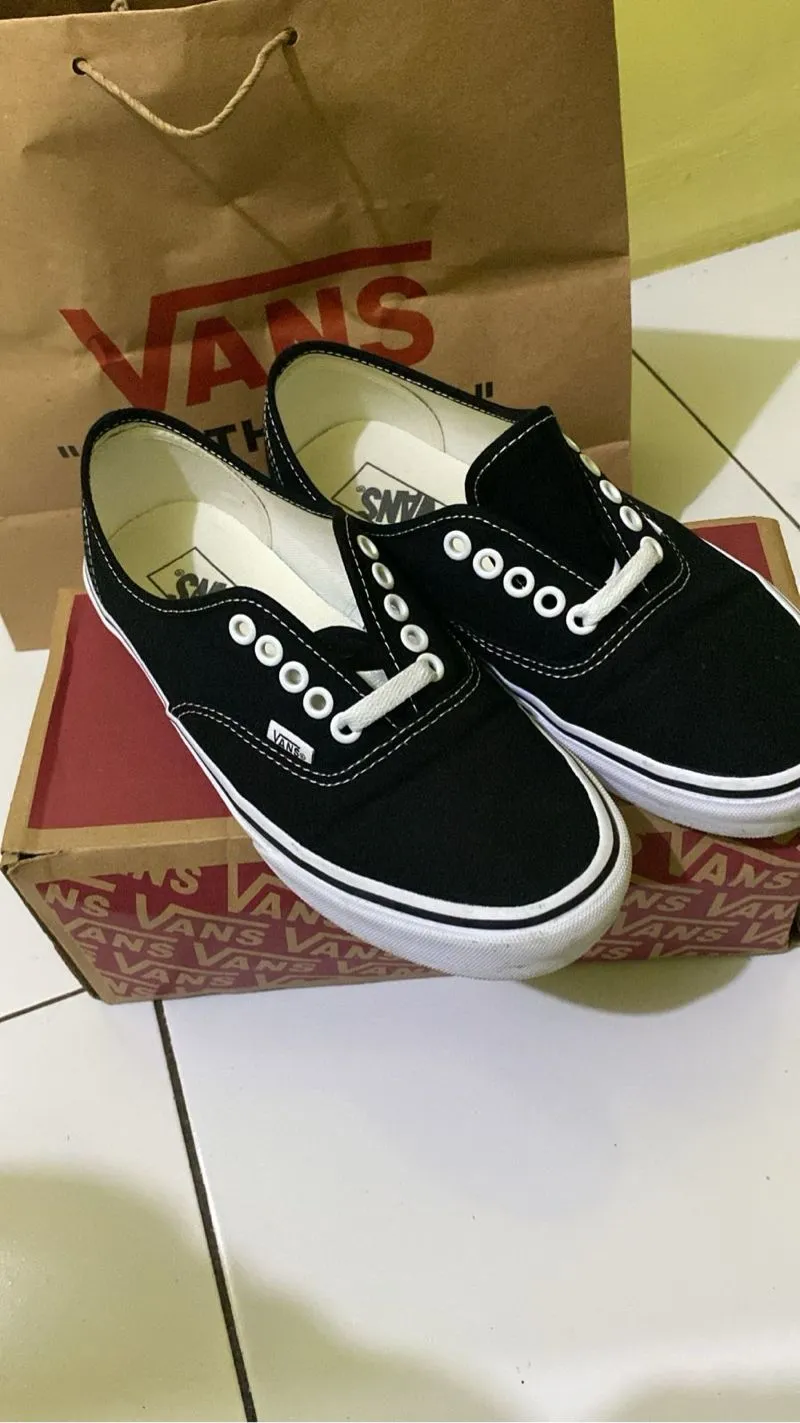 VANS Streetwear Skater Sneakers Pria white black photo 1