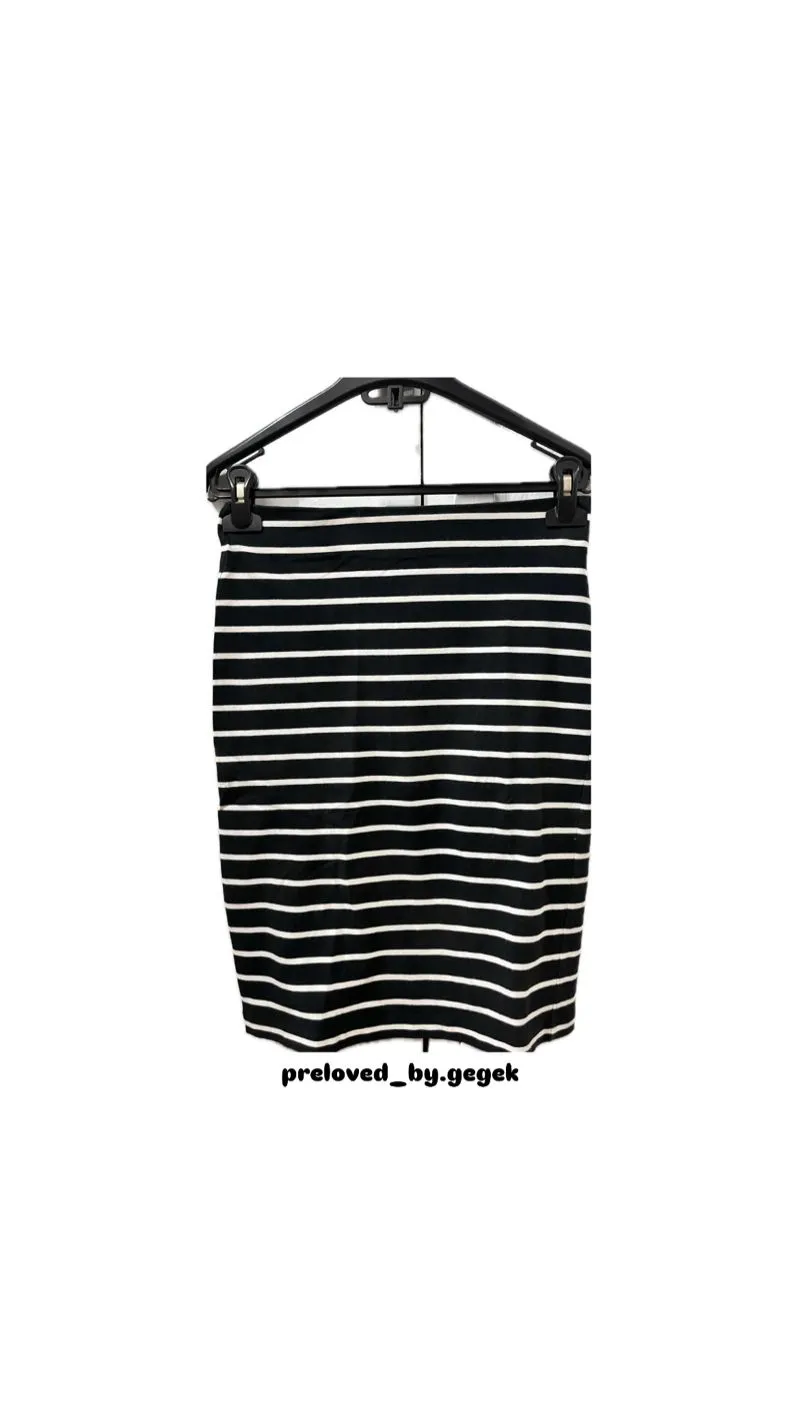 Uniqlo Minimalist Casual Skirt Wanita white black photo 1