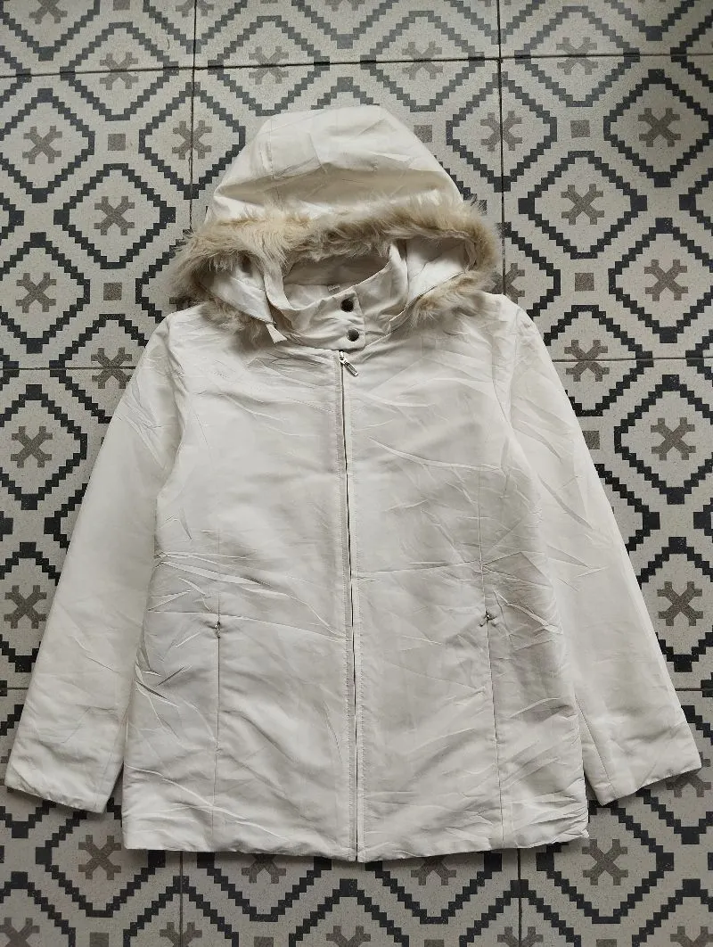 Uniqlo Futurist Casual Sweater Wanita white photo 1