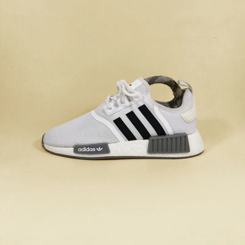 Adidas Streetwear Sportswear Sneakers Pria white black photo 1