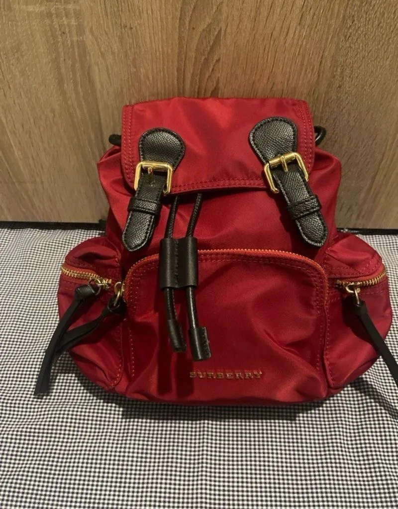 Burberry Casual Backpack Wanita red photo 1
