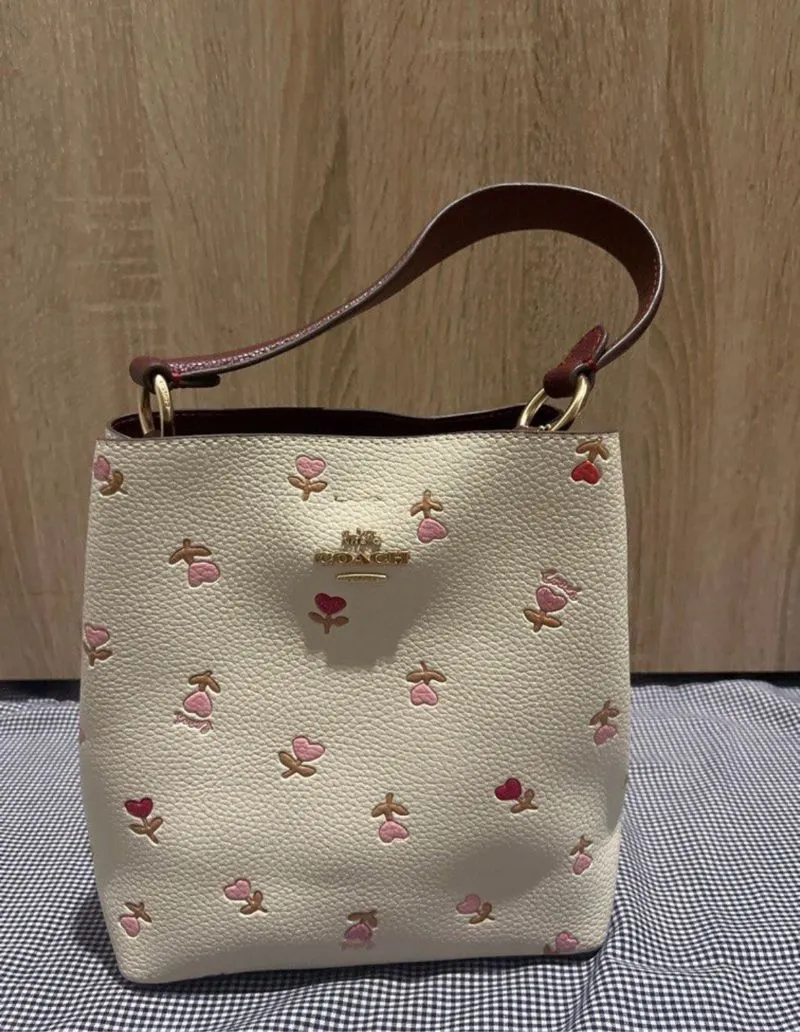 Coach Minimalist Shoulder bag Wanita tan photo 1