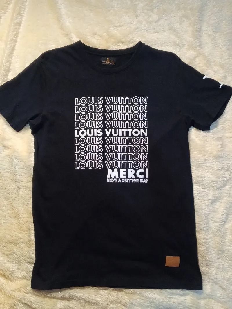 Louis Vuitton Luxury Casual T-shirt Pria black photo 1