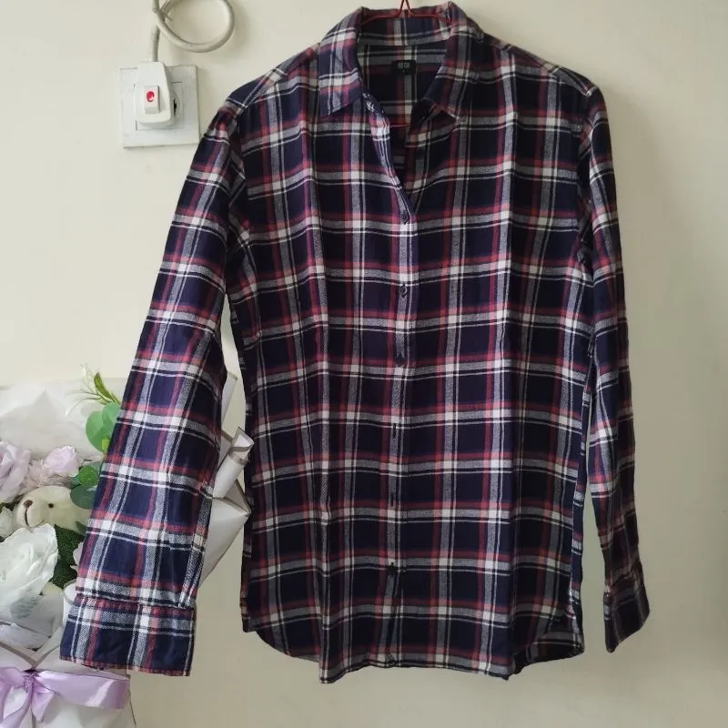 Uniqlo Casual Shirt Wanita navy red photo 1
