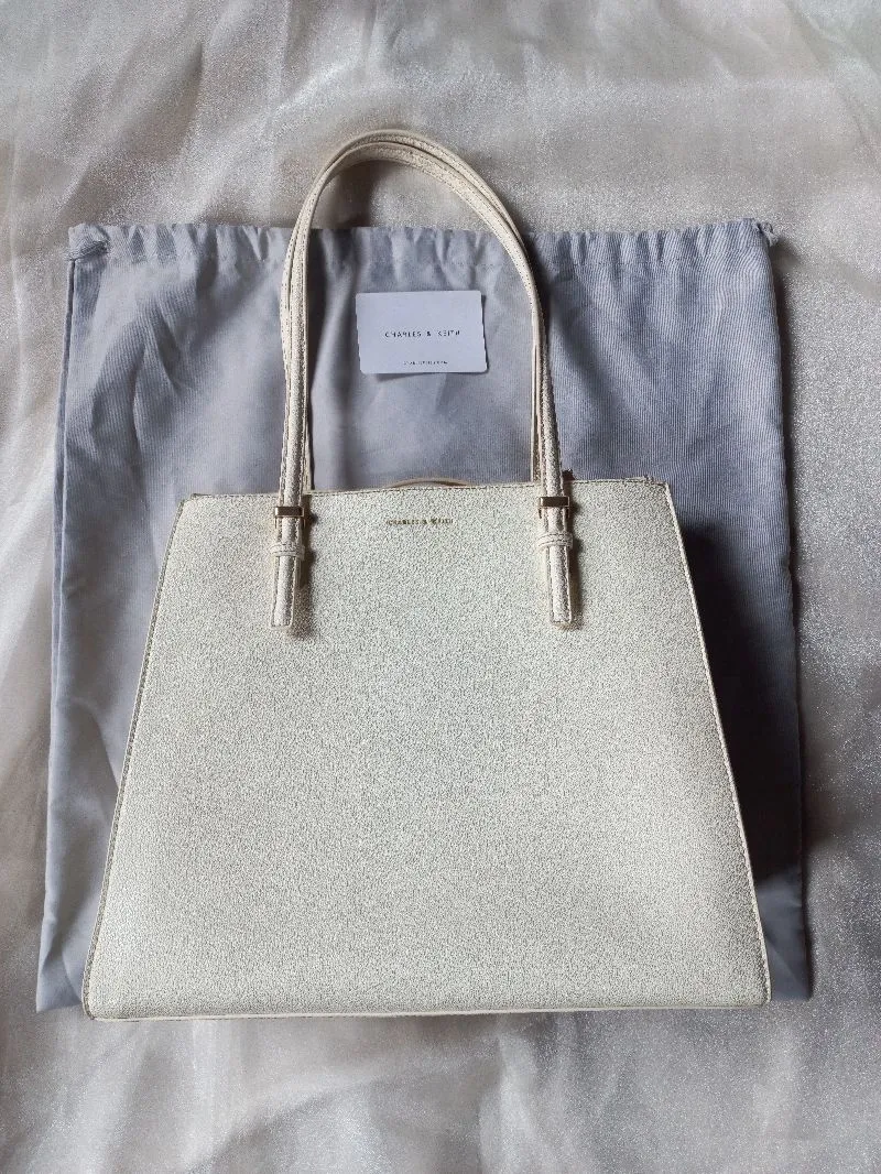 Charles and Keith Casual Tote bag Wanita gold cream photo 1