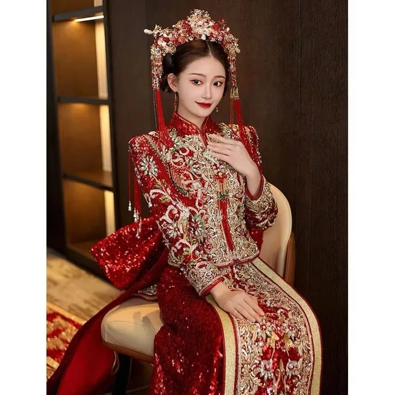 Avant Garde Pakaian adat Wanita gold red photo 1