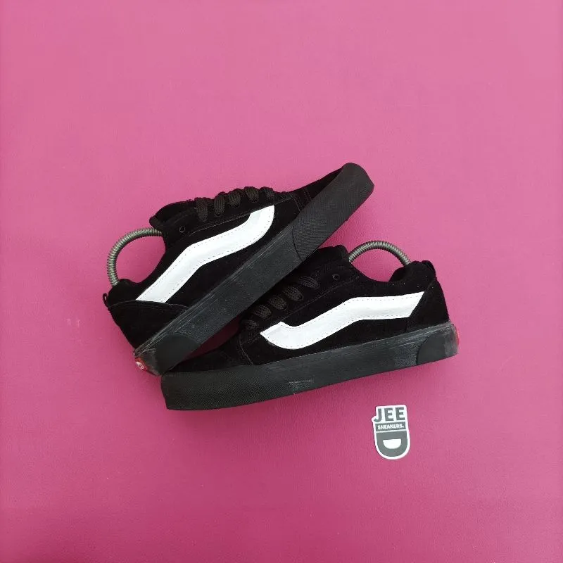 VANS Streetwear Casual Sneakers Wanita white black photo 1