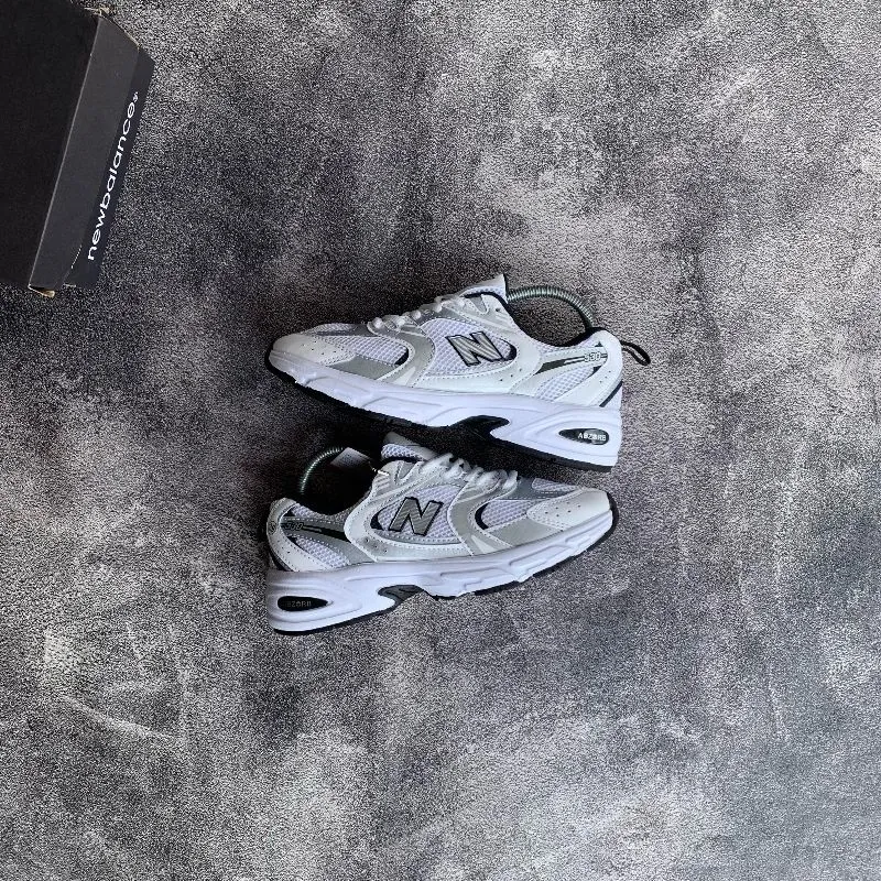 New Balance Vintage Casual Sneakers Pria silver white photo 1