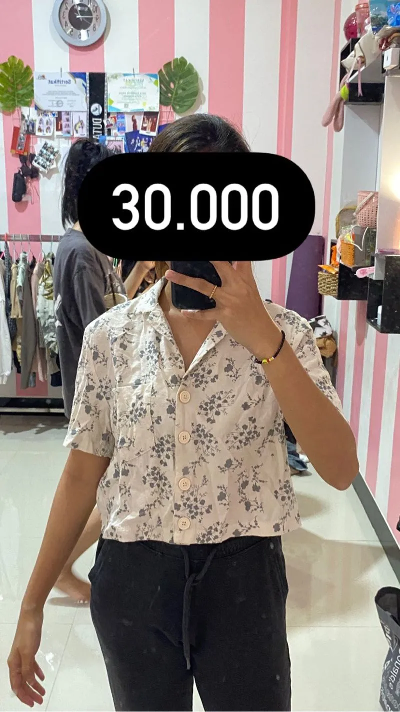 Casual Shirt Wanita white gray photo 1