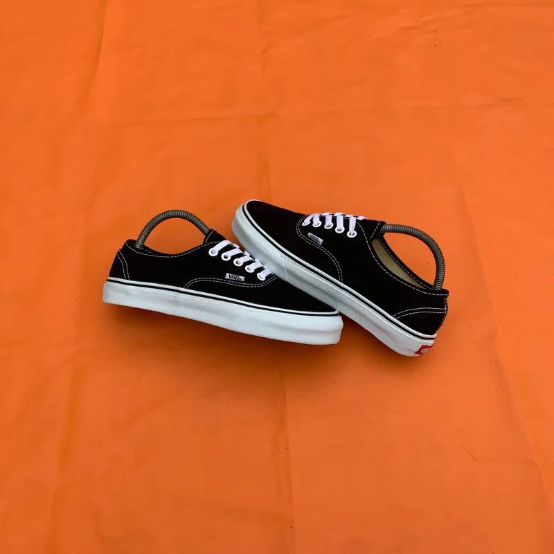 VANS Streetwear Sneakers Pria white black photo 1