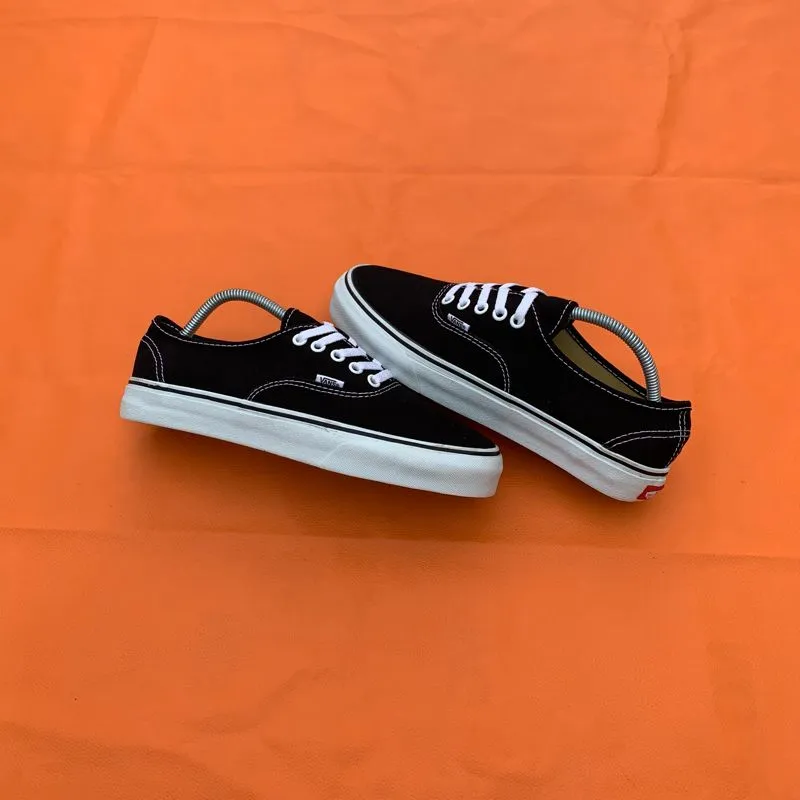 VANS Streetwear Sneakers Pria white black photo 1