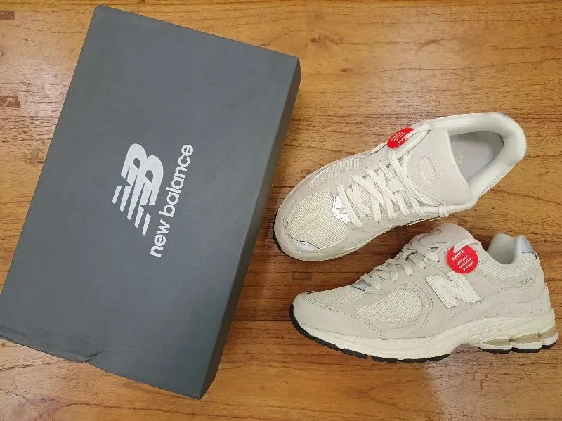 New Balance Streetwear Casual Sneakers Pria cream photo 1