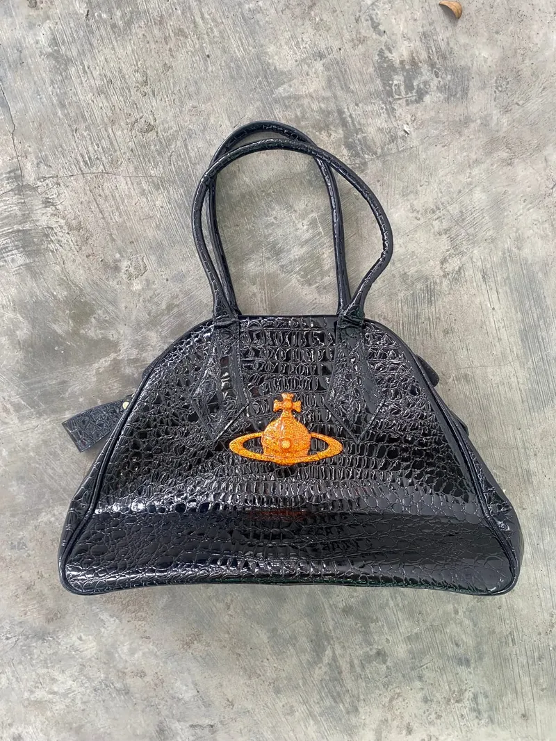 Vivienne Westwood Luxury Avant Garde Wanita gold black photo 1
