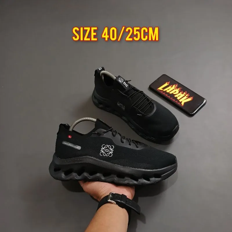 On Running Sportswear Sneakers Pria black photo 1