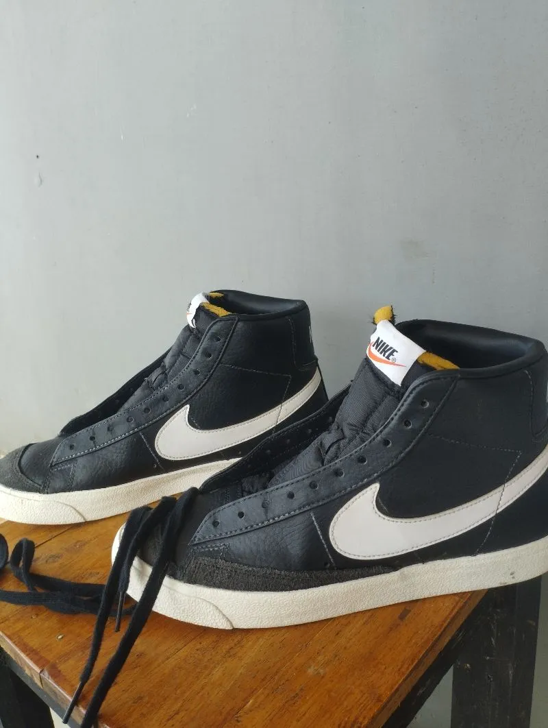 Nike Casual Sneakers Pria white black photo 1