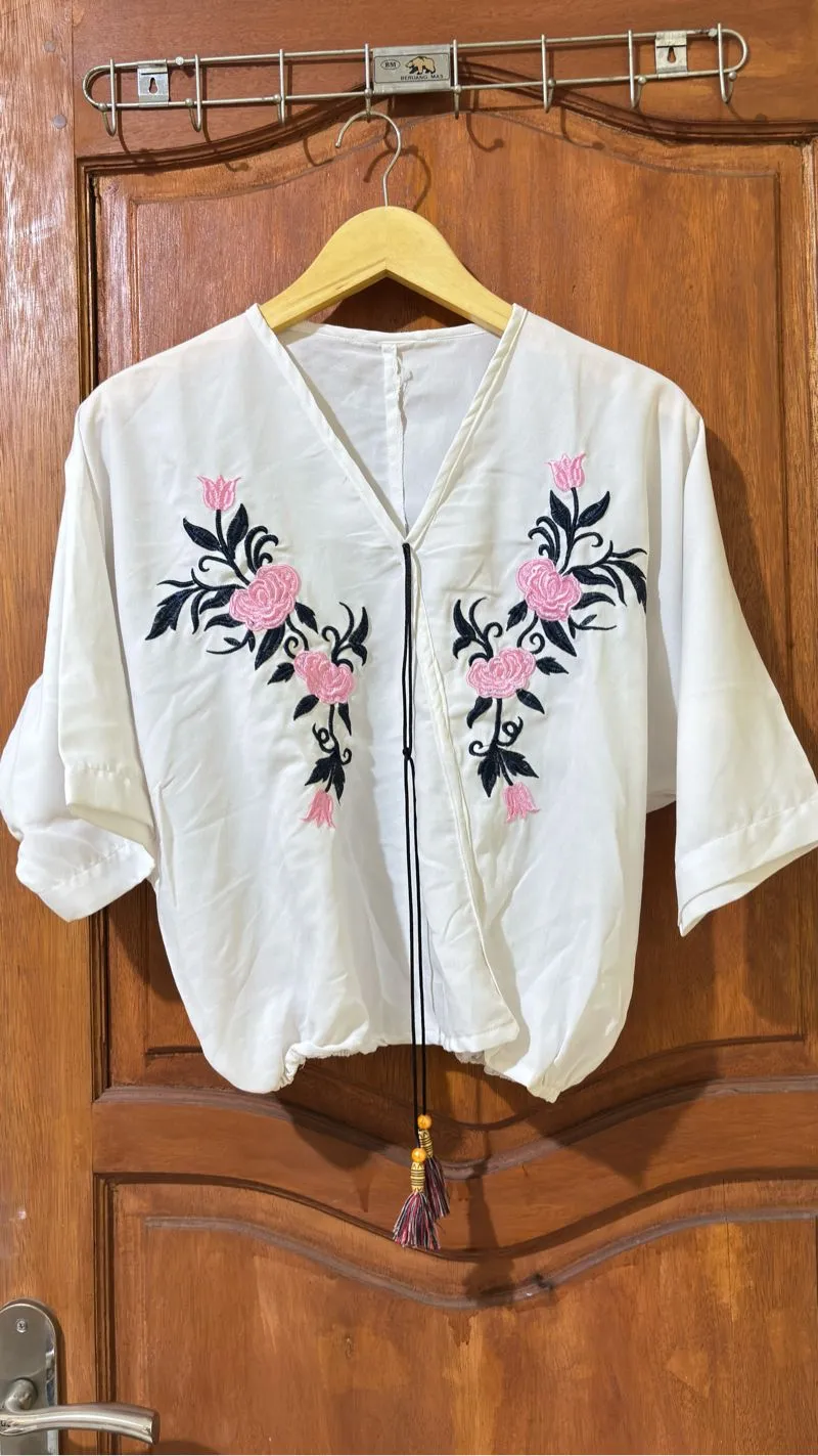 Minimalist Muslim Blouse Wanita white photo 1