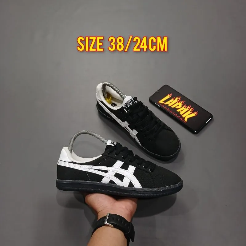 Onitsuka Tiger Casual Sneakers Wanita white black photo 1