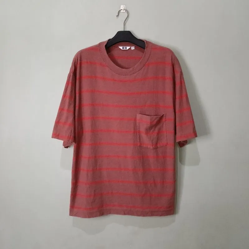 Uniqlo Streetwear T-shirt Pria multicolor photo 1