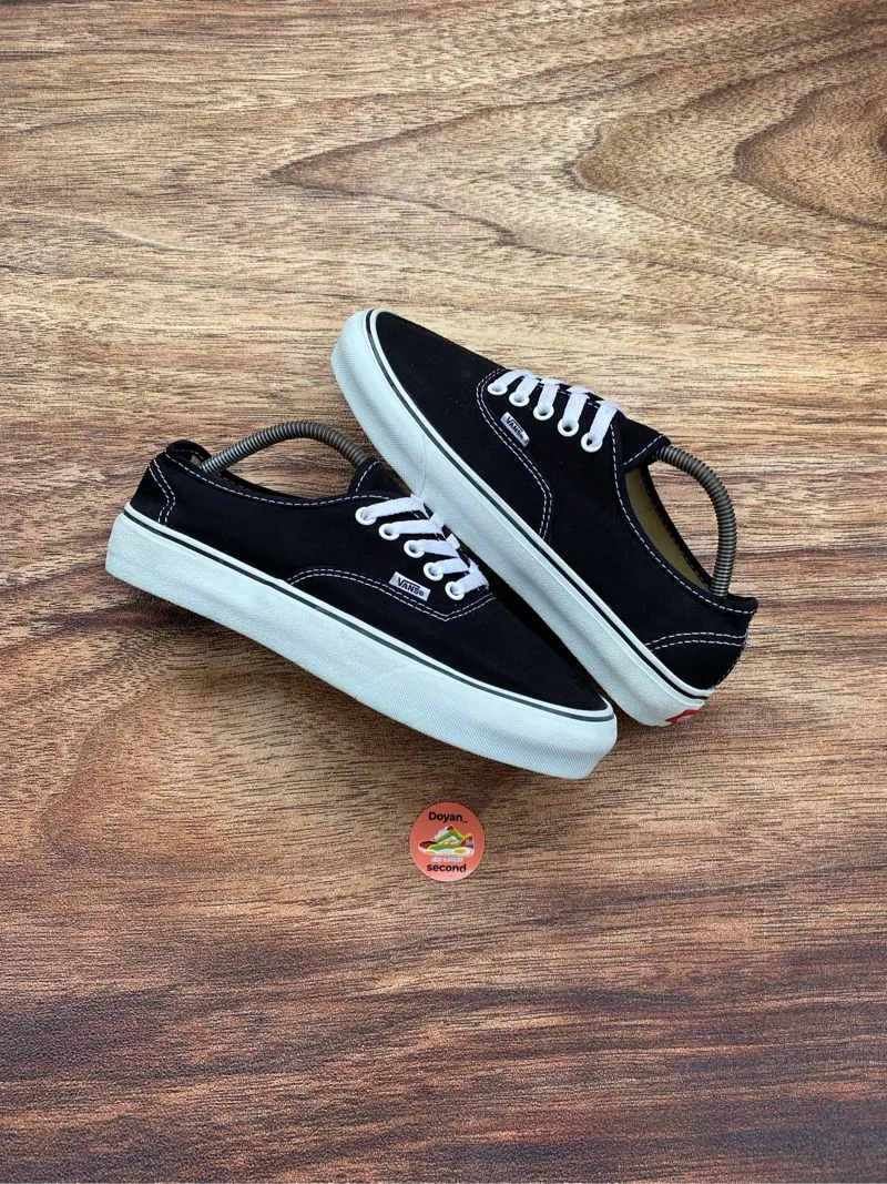 VANS Casual Sneakers Pria white black photo 1