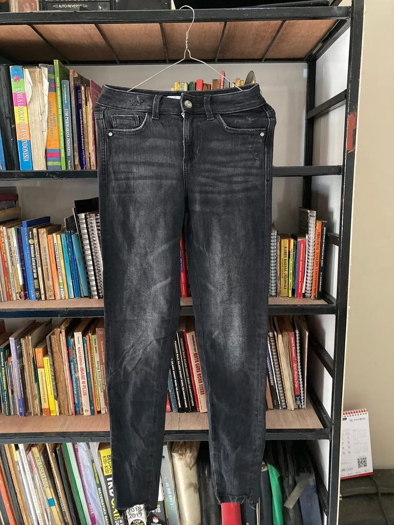 ZARA Luxury Minimalist Skinny jeans Wanita black photo 1