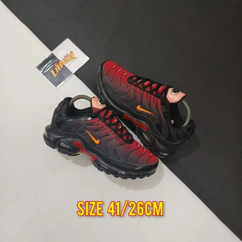 Nike Sportswear Sneakers Pria red black photo 1
