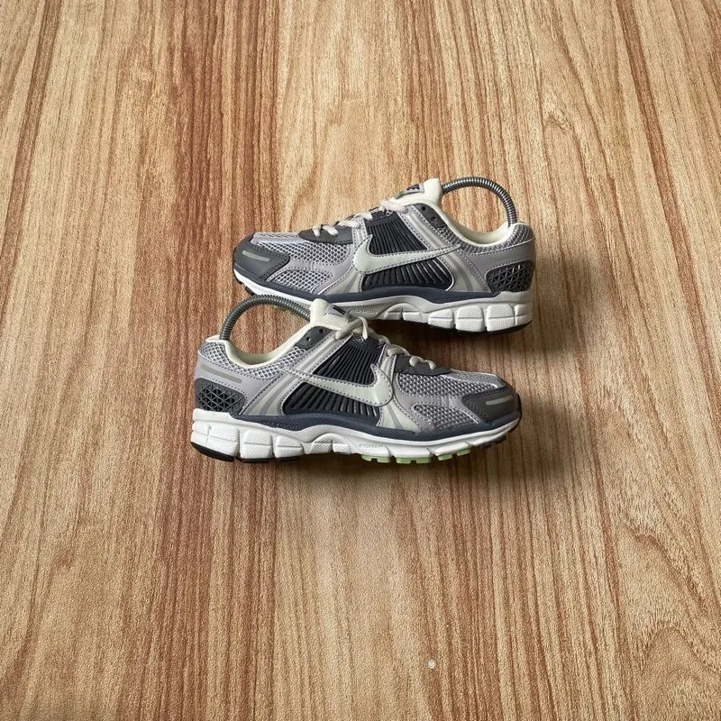 Nike Casual Sneakers Wanita black gray photo 1
