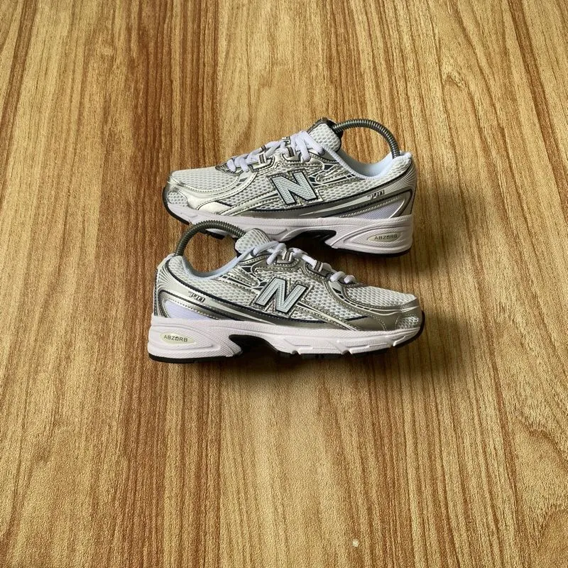 New Balance Casual Sneakers Wanita white photo 1