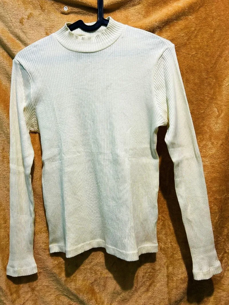 Uniqlo Casual T-shirt Wanita white photo 1