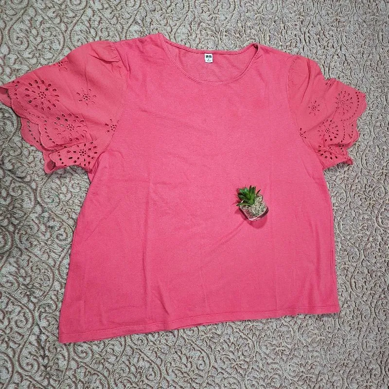 Uniqlo Vintage T-shirt Wanita pink photo 1