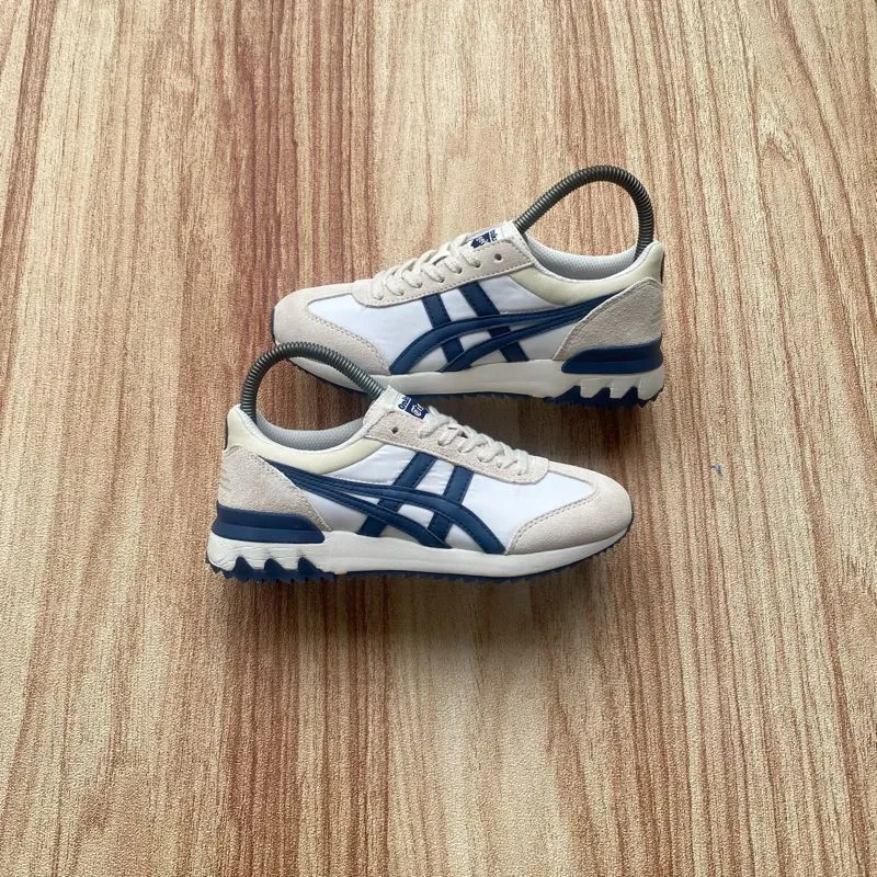 Onitsuka Tiger Casual Sneakers Wanita white photo 1