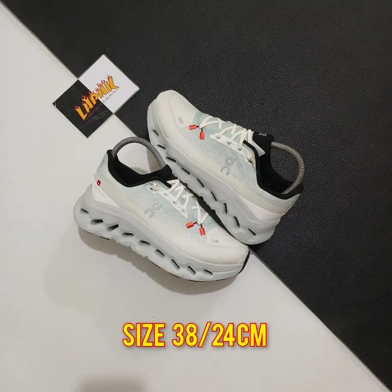 On Running Sportswear Sneakers Wanita multicolor photo 1
