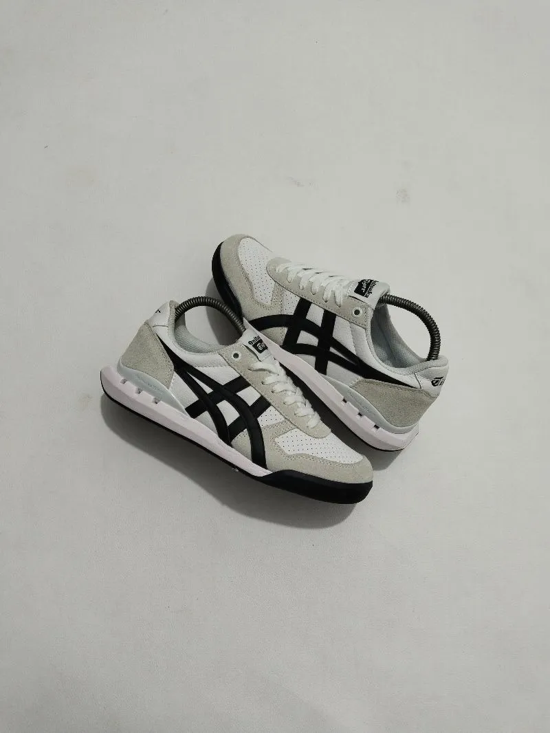 Onitsuka Tiger Casual Sneakers Pria white black photo 1