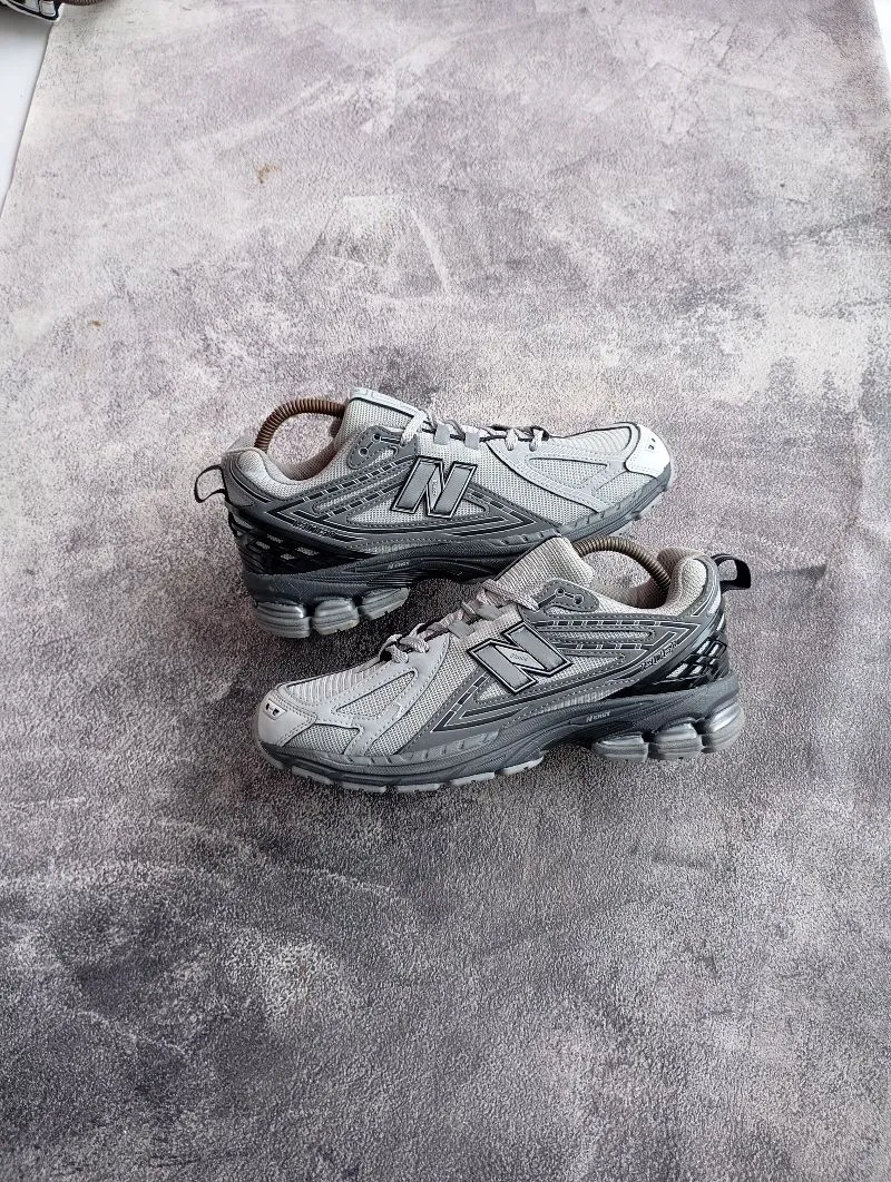 New Balance Casual Sneakers Pria gray photo 1