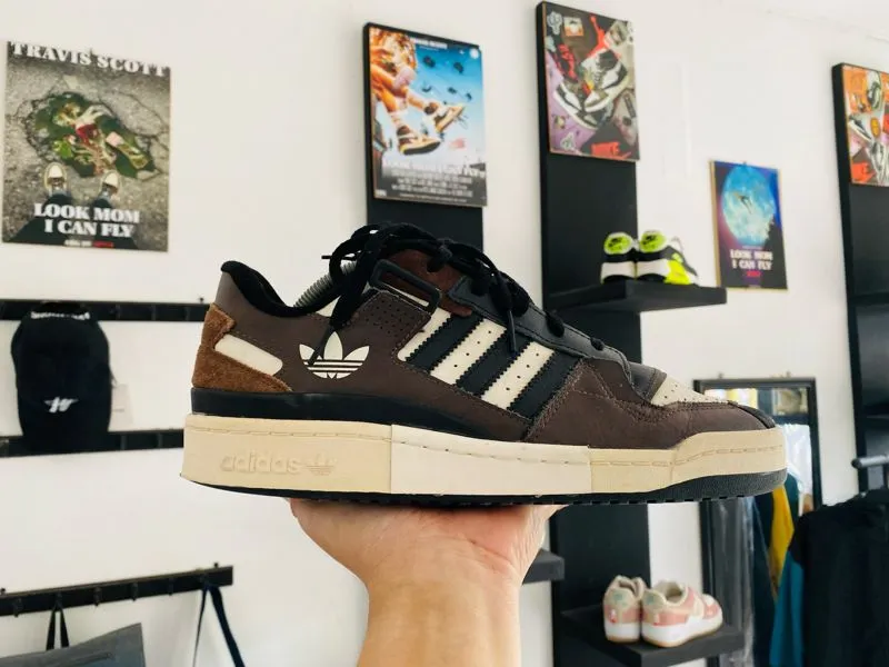 Adidas Streetwear Casual Sneakers Pria tan brown photo 1