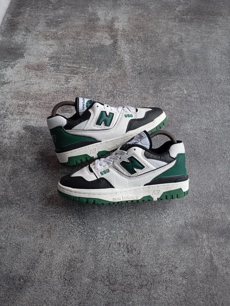 New Balance Casual Sneakers Wanita white green photo 1