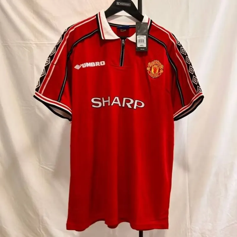 Umbro Sportswear Jersey Pria red photo 1
