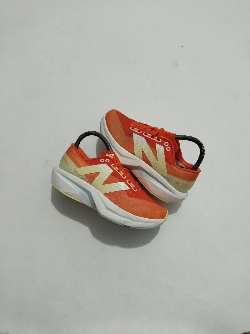 New Balance Casual Sneakers Wanita white orange photo 1
